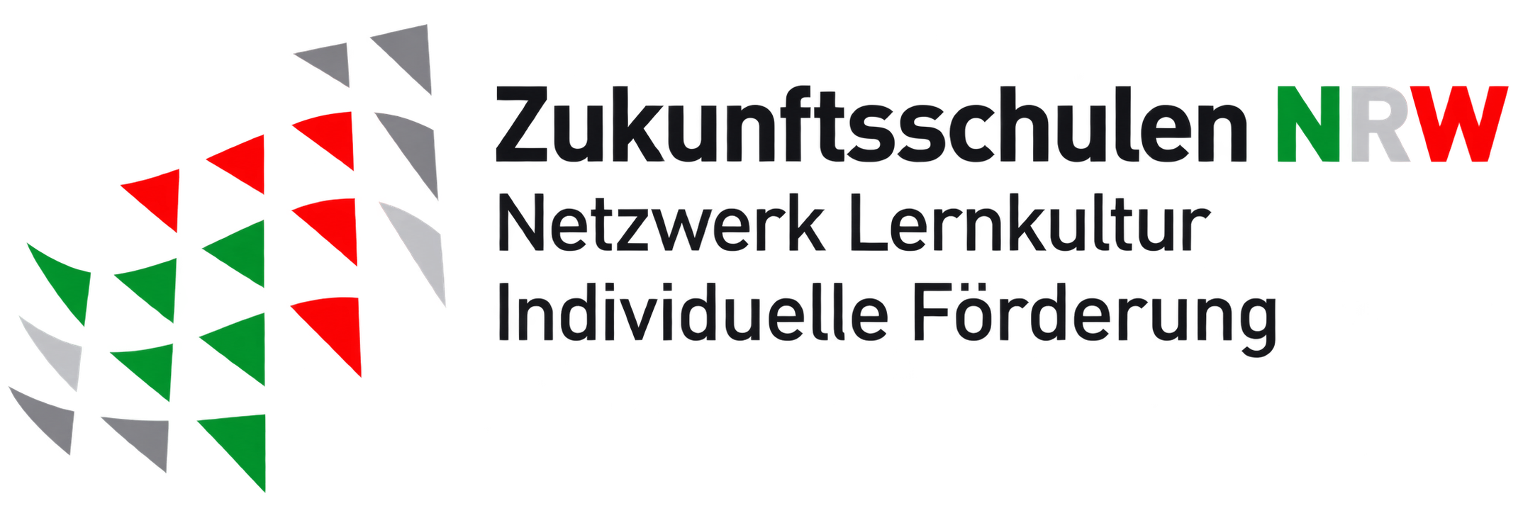 Logo „Zukunftsschulen NRW – Netzwerk Lernkultur, Individuelle Förderung“. Links eine abstrakte Grafik aus roten, grünen und grauen Dreiecksformen; rechts der Schriftzug „Zukunftsschulen NRW“ sowie darunter „Netzwerk Lernkultur“ und „Individuelle Förderung